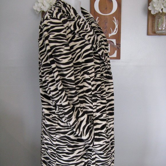 Gallery Woman Zebra Faux Fur Button Front Coat - Picture 6 of 12